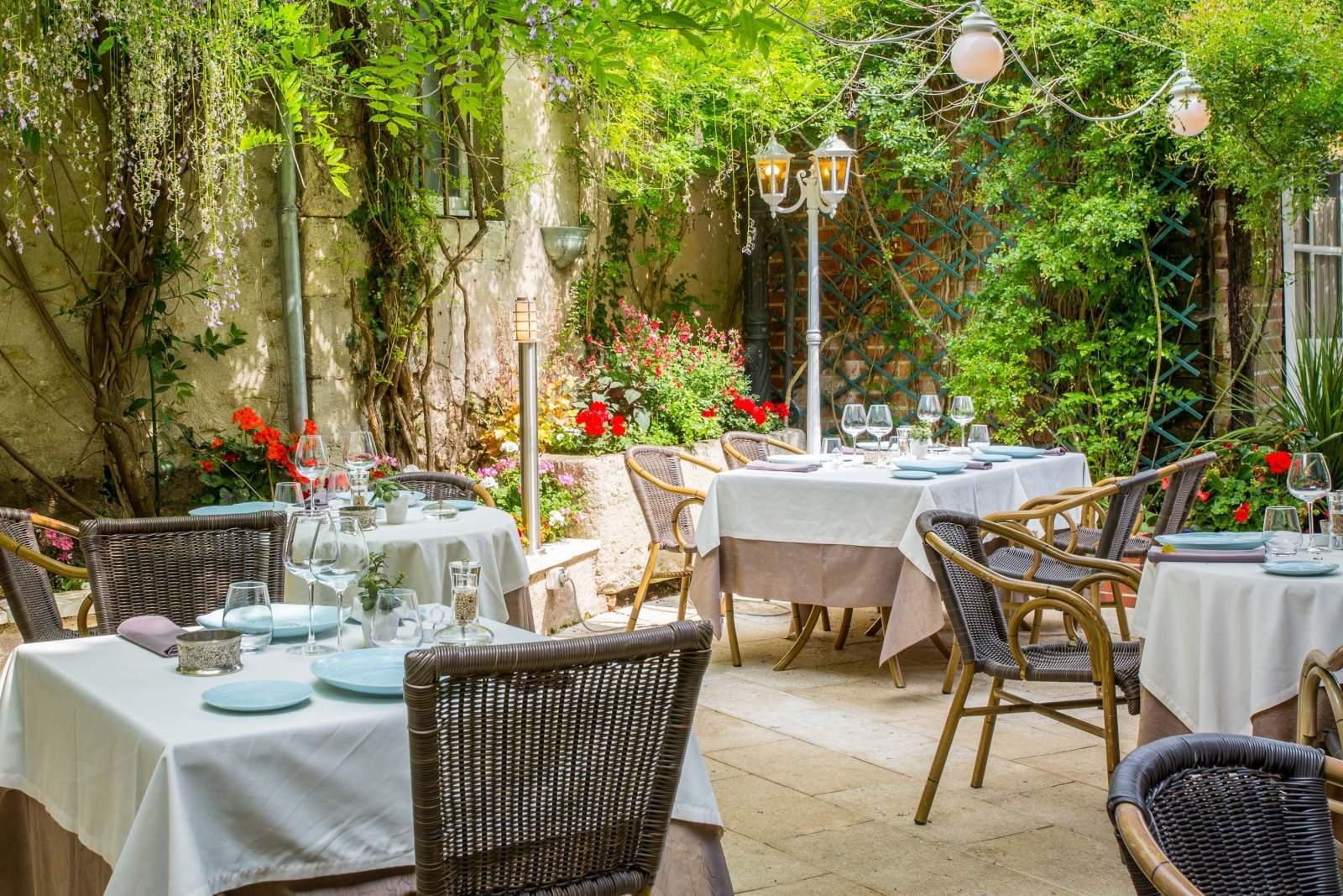 Logis Hotels Restaurant La Mere Hamard Semblancay Экстерьер фото