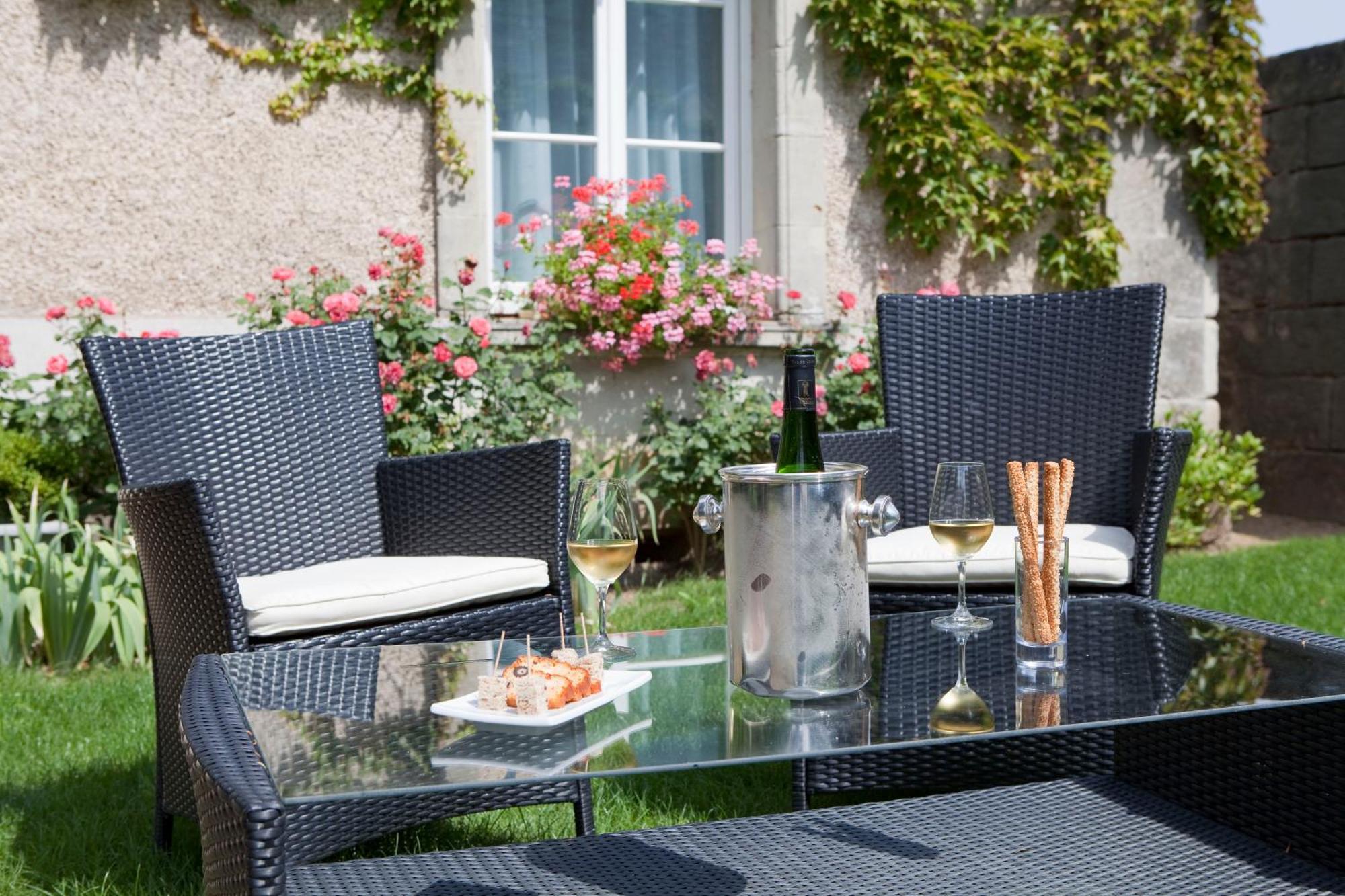 Logis Hotels Restaurant La Mere Hamard Semblancay Экстерьер фото