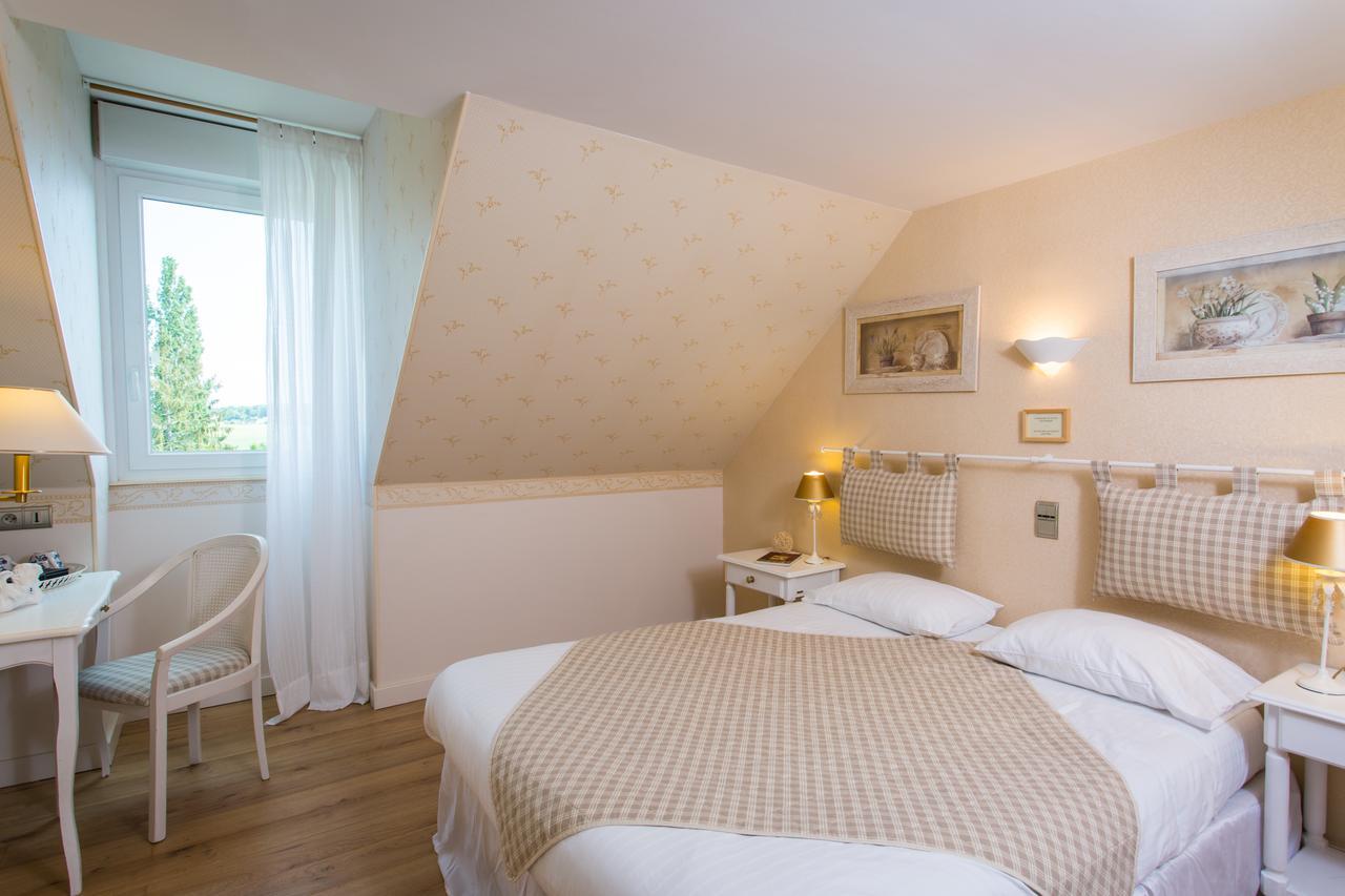 Logis Hotels Restaurant La Mere Hamard Semblancay Экстерьер фото