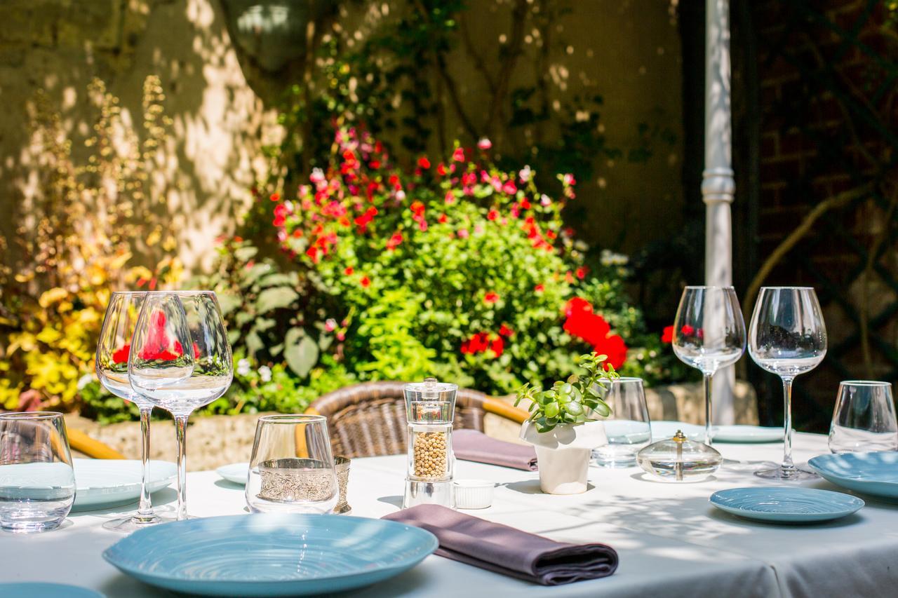 Logis Hotels Restaurant La Mere Hamard Semblancay Экстерьер фото