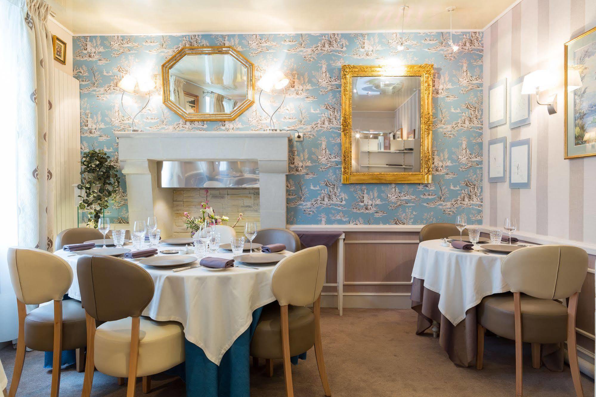 Logis Hotels Restaurant La Mere Hamard Semblancay Экстерьер фото
